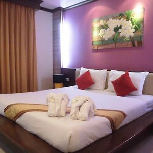 Zimmer mit Kingsize-Bett